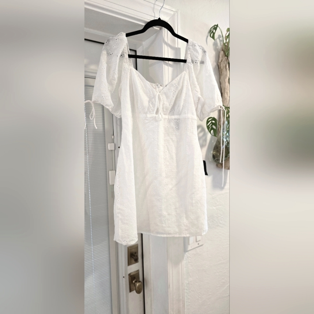 NWT Lulus White Cotton Eyelet Embroidered Dress Size Medium